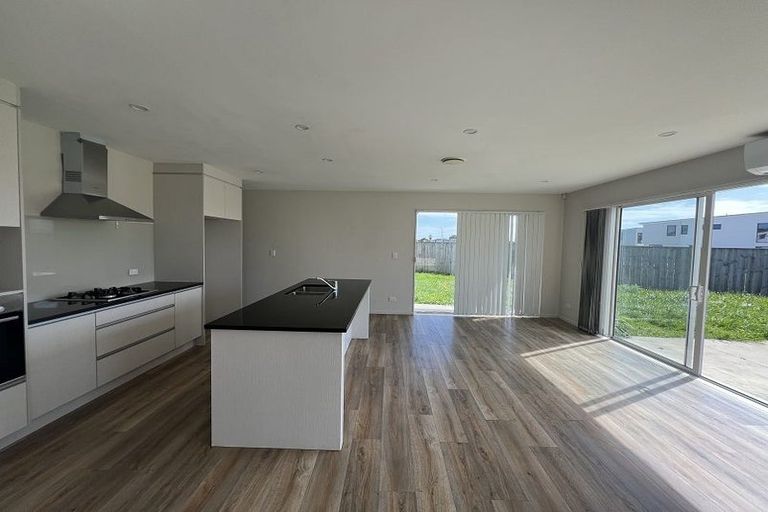Photo of property in 17 Kapia Drive, Takanini, 2112