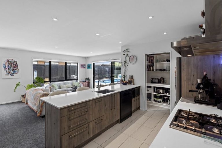 Photo of property in 15 Pohutukawa Parade, Riverhead, 0820