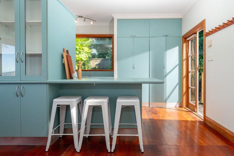 Photo of property in 154 Grafton Road, Roseneath, Wellington, 6011