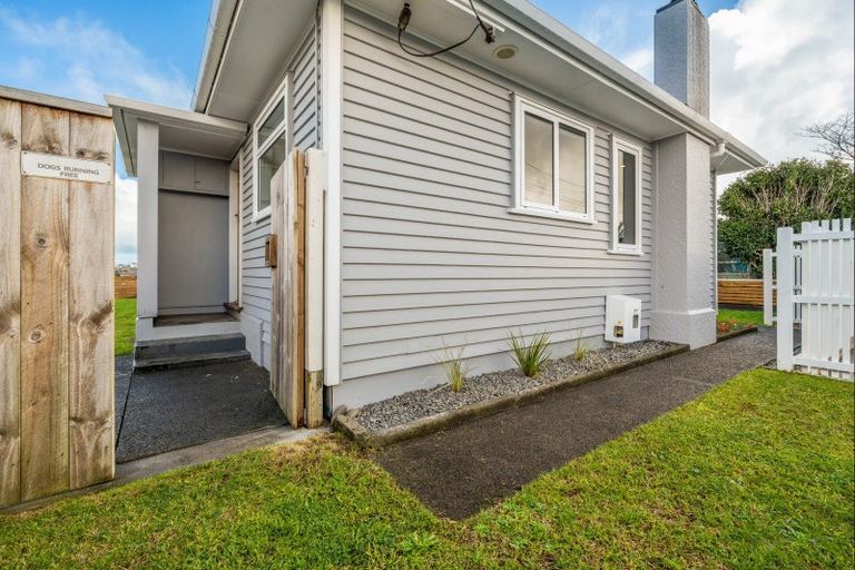Photo of property in 13e York Crescent, Westown, New Plymouth, 4310