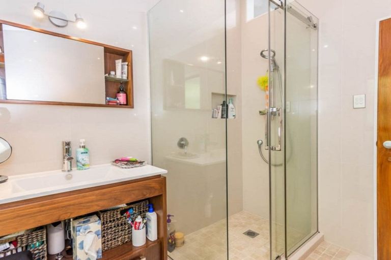 Photo of property in 215 Shaw Road, Titirangi, Auckland, 0604