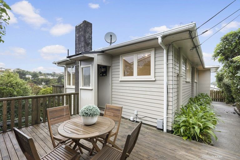Photo of property in 137 Ruskin Road, Newlands, Wellington, 6037