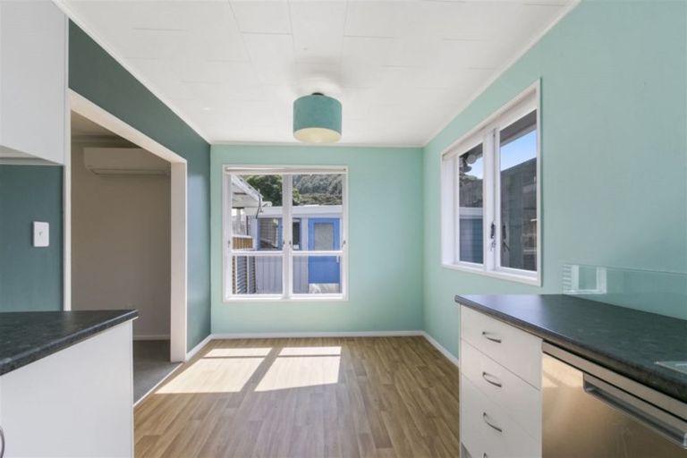 Photo of property in 18 Kumeroa Grove, Wainuiomata, Lower Hutt, 5014