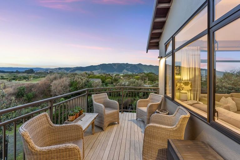 Photo of property in 8 Beachview Grove, Peka Peka, Waikanae, 5391