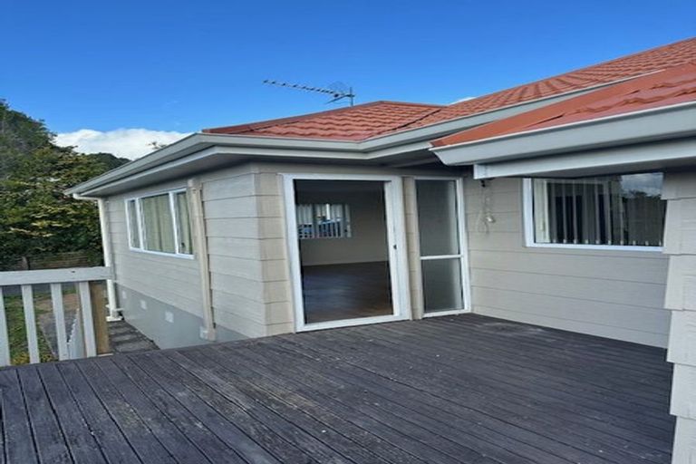 Photo of property in 1/9 Santiago Crescent, Unsworth Heights, Auckland, 0632
