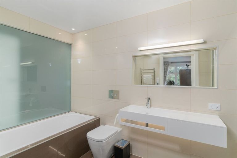 Photo of property in 141 Hackthorne Road, Cashmere, Christchurch, 8022