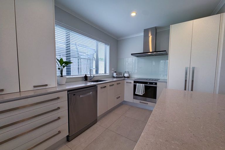 Photo of property in 24 Arthur Rolfe Lane, Swanson, Auckland, 0614