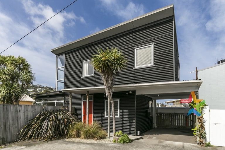 Photo of property in 139b The Parade, Island Bay, Wellington, 6023