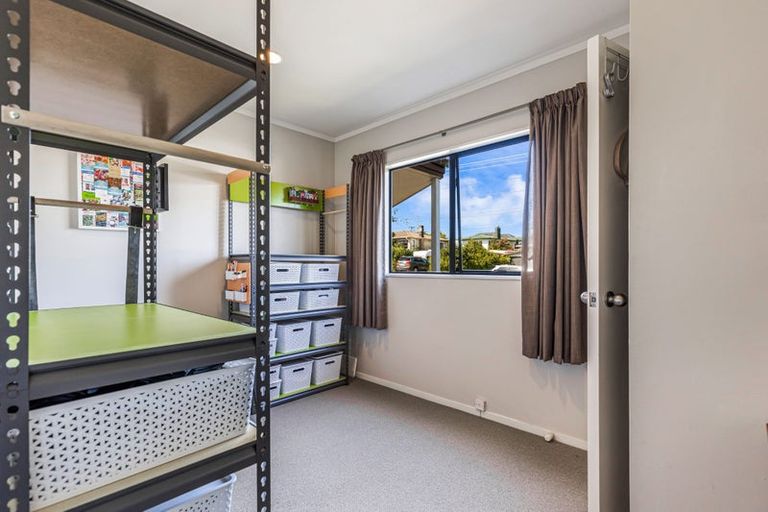 Photo of property in 1 Taipari Road, Te Atatu Peninsula, Auckland, 0610
