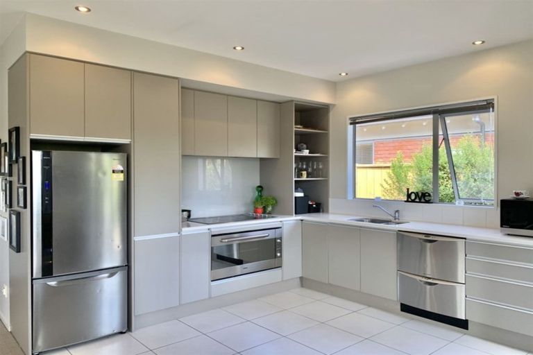 Photo of property in 33 Henley Green, Northwood, Christchurch, 8051