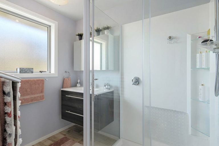 Photo of property in 2/62a Mackenzie Avenue, Woolston, Christchurch, 8023