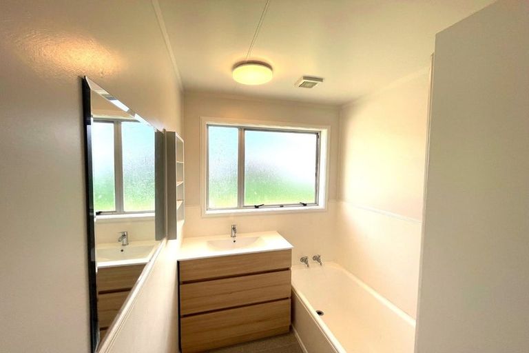 Photo of property in 1 Carbery Place, Manurewa, Auckland, 2102
