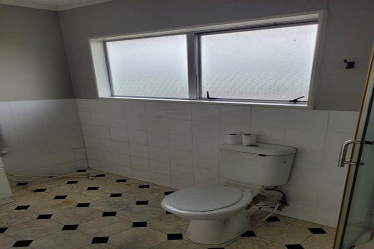 Photo of property in 15 Tiki Street, New Lynn, Auckland, 0600