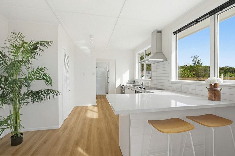 Photo of property in 135 Muri Road, Pukerua Bay, 5026