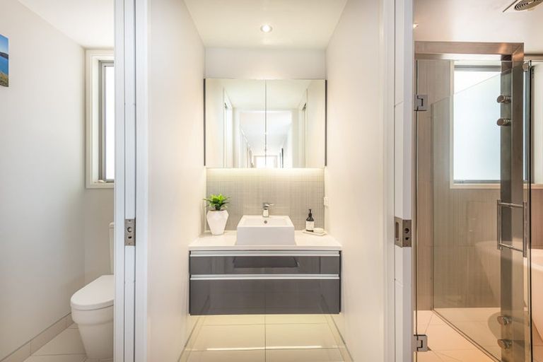 Photo of property in 6 Challenger Lane, Redcliffs, Christchurch, 8081