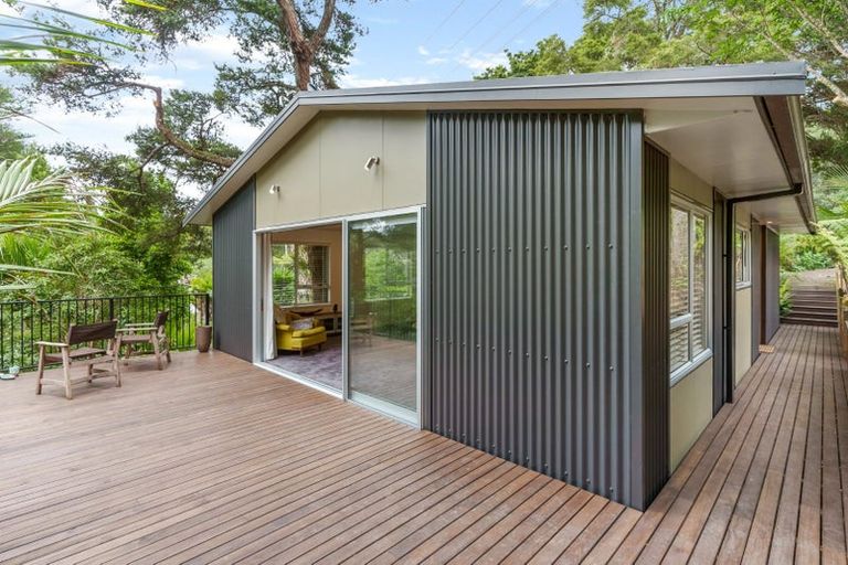 Photo of property in 58 Laingholm Drive, Laingholm, Auckland, 0604