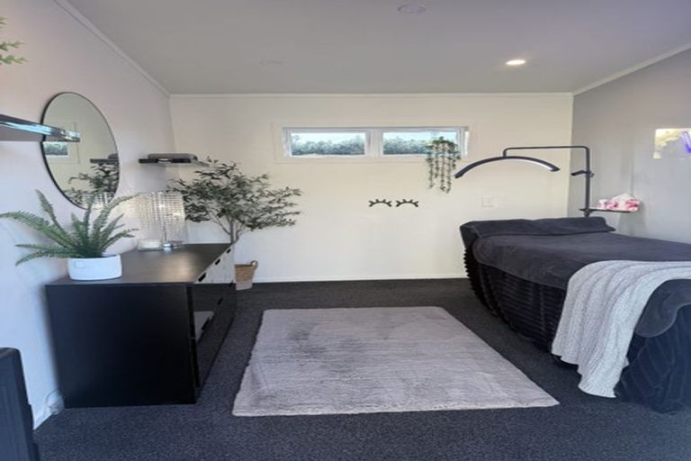 Photo of property in 17 Palliser Place, Milson, Palmerston North, 4414