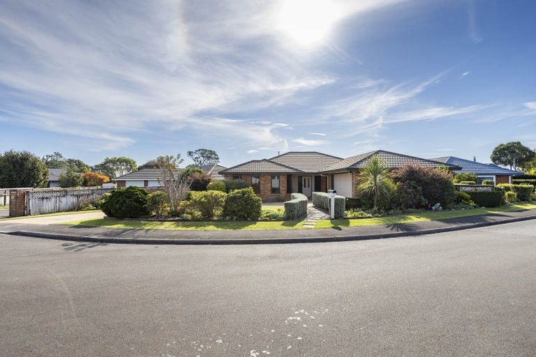 Photo of property in 6 Royal Heights, Glen Avon, New Plymouth, 4312