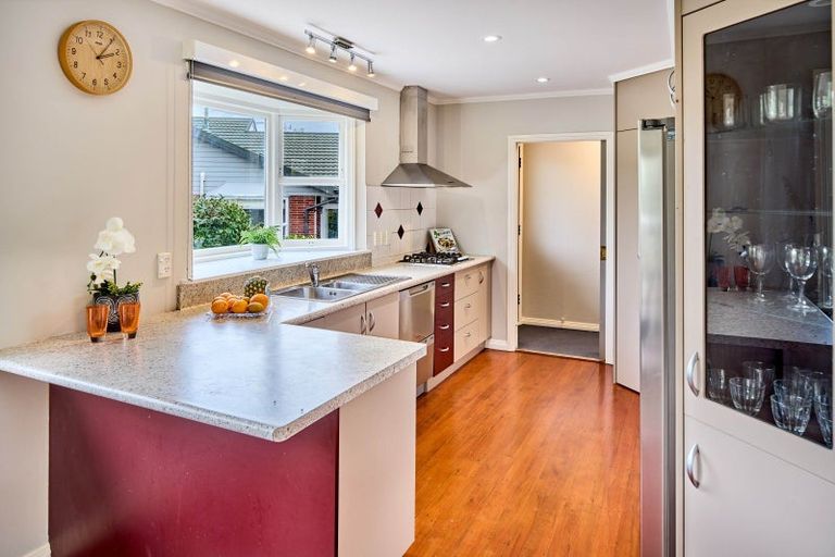 Photo of property in 32 Wai-iti Crescent, Woburn, Lower Hutt, 5010