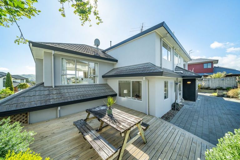 Photo of property in 12 Lanyon Place, Whitby, Porirua, 5024