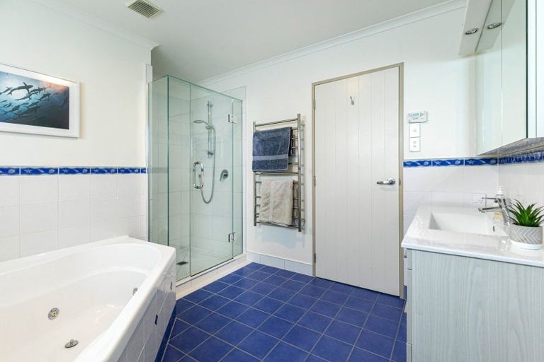 Photo of property in 33 Penzance Road, Mairangi Bay, Auckland, 0630