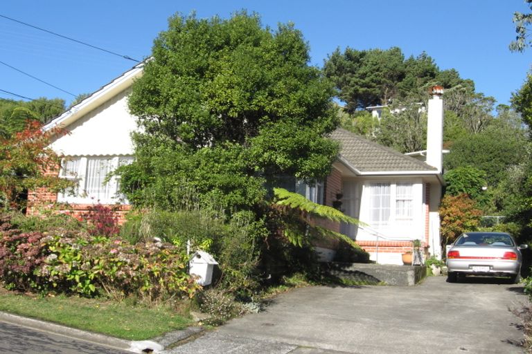 Photo of property in 8 Omega Street, Newlands, Wellington, 6037