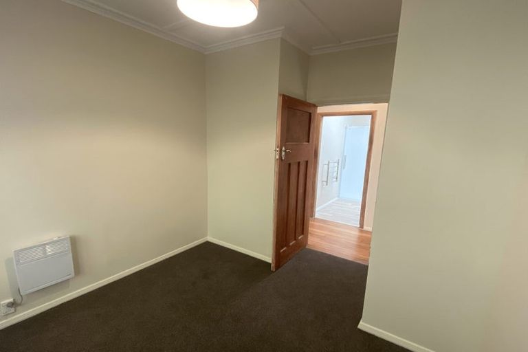 Photo of property in 5 Lonsdale Crescent, Rongotai, Wellington, 6022