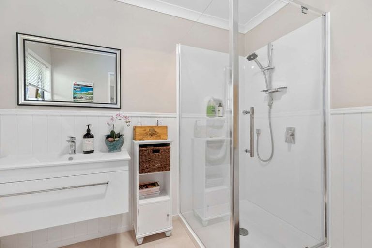 Photo of property in 12 Rangiwhea Road, Waiuku, 2123