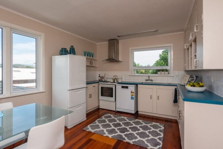 Photo of property in 186b Queens Drive, Lyall Bay, Wellington, 6022