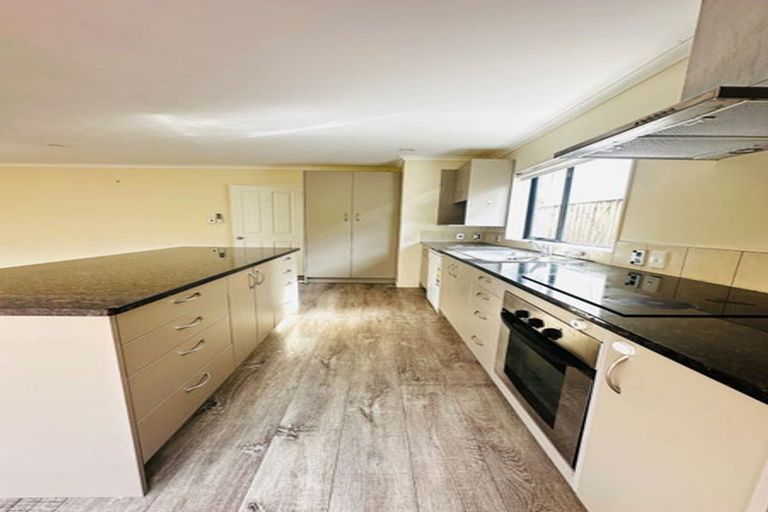 Photo of property in 14 Maypark Crescent, Flat Bush, Auckland, 2016