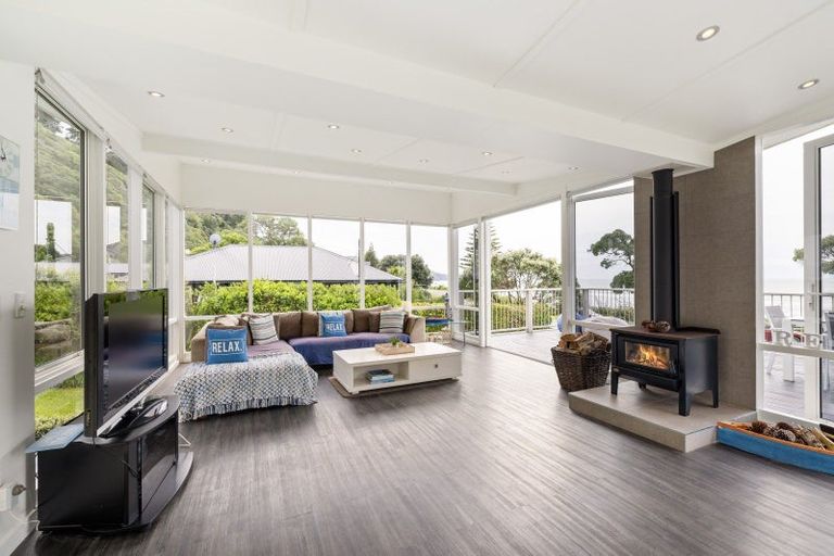 Photo of property in 16 Cathedral Road, Gore Bay, Cheviot, 7383