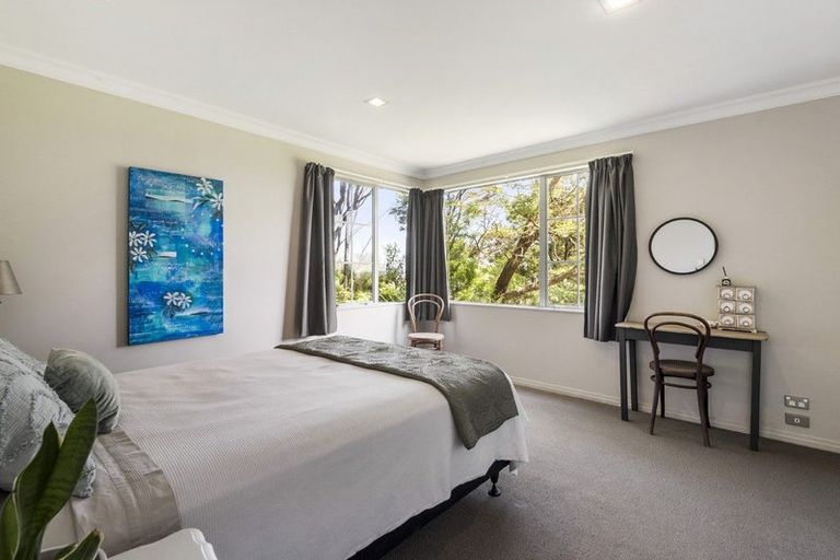 Photo of property in 5 Chatham Avenue, Paremoremo, Auckland, 0632