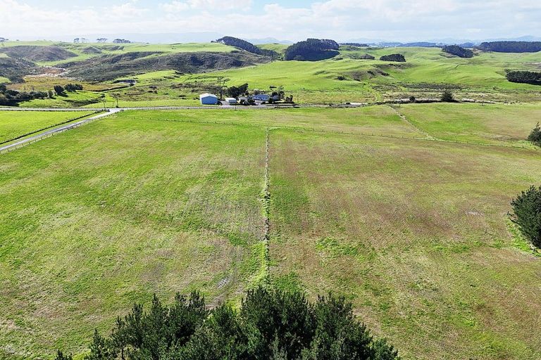 Photo of property in 413a Baylys Coast Road, Dargaville, 0377