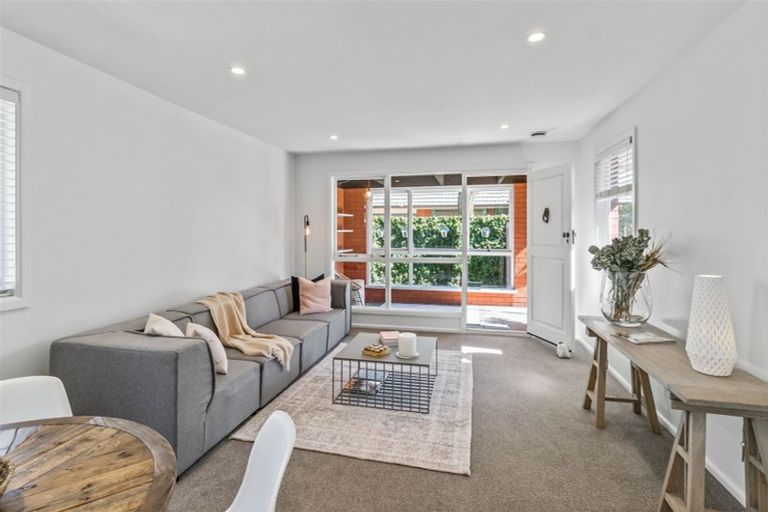 Photo of property in 2/104a Idris Road, Bryndwr, Christchurch, 8052