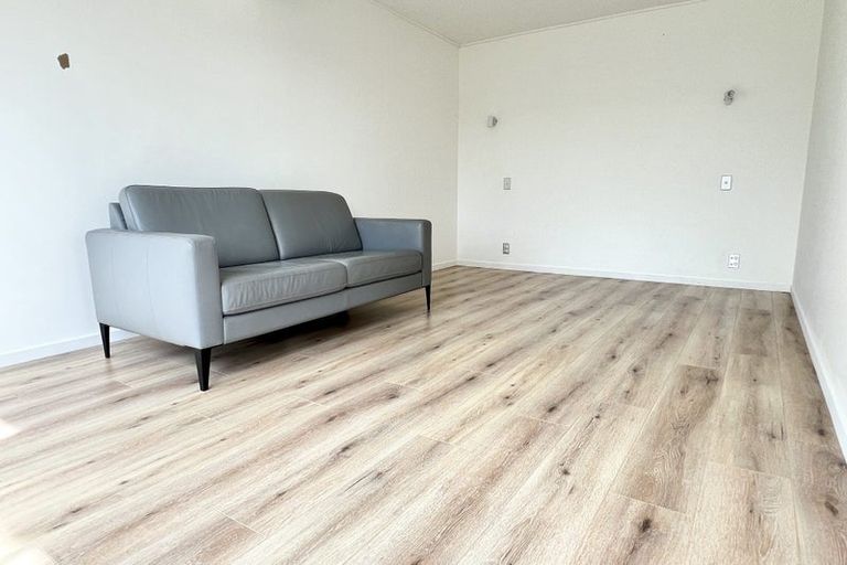 Photo of property in 2/612 Beach Road, Browns Bay, Auckland, 0630