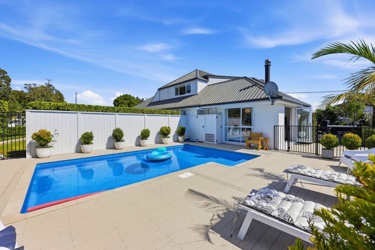 Photo of property in 2 Callender Place, Shelly Park, Auckland, 2014