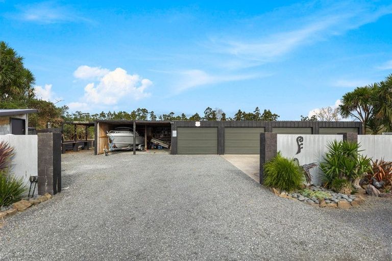 Photo of property in 124 Boord Crescent, Kumeu, 0891