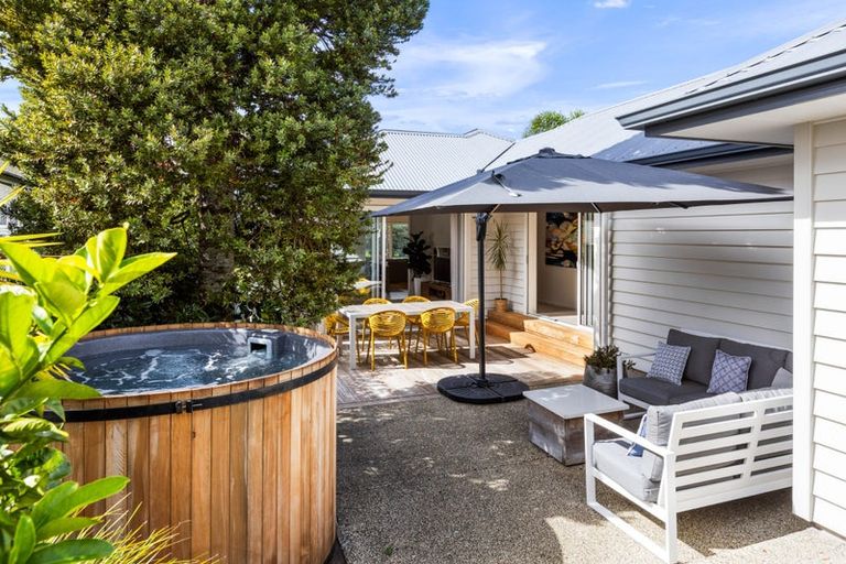 Photo of property in 6 Denby Lane, Northcote Point, Auckland, 0627