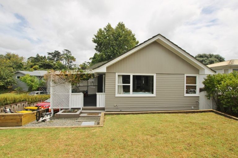 Photo of property in 24 Paragon Avenue, Beach Haven, Auckland, 0626