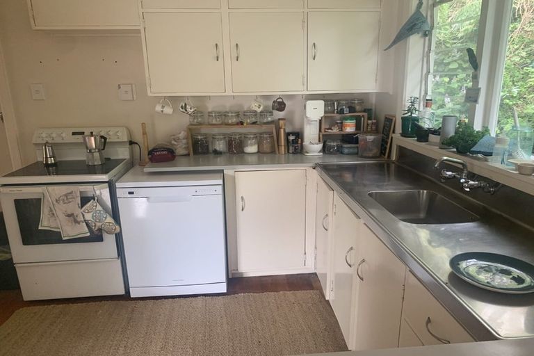 Photo of property in 17 Randwick Road, Northland, Wellington, 6012