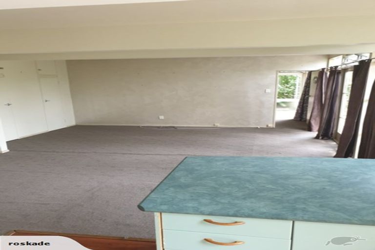 Photo of property in 16 De Val Drive, Titirangi, Auckland, 0604