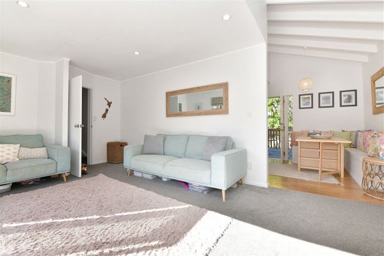 Photo of property in 1/28 Kestrel Heights, Arkles Bay, Whangaparaoa, 0932