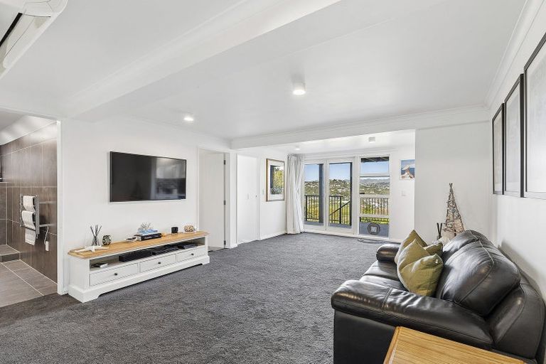 Photo of property in 14 Corlett Road, Plimmerton, Porirua, 5026