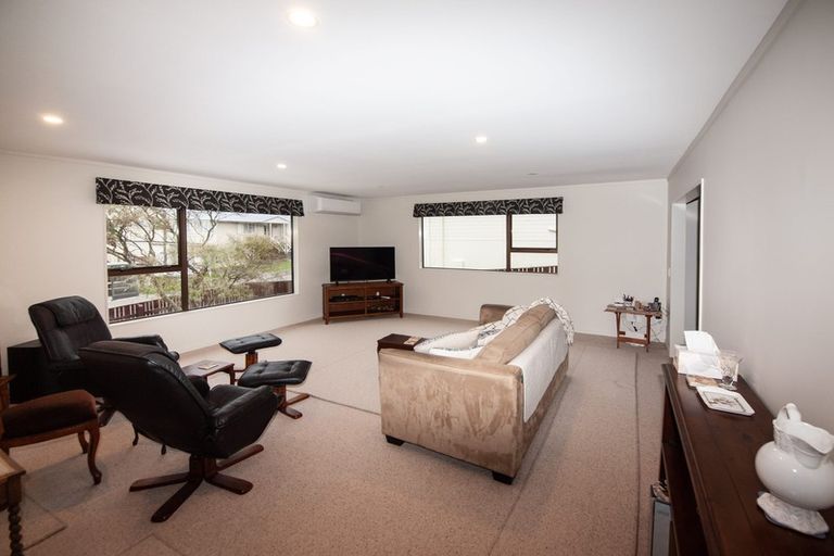 Photo of property in 40 Cortina Avenue, Johnsonville, Wellington, 6037