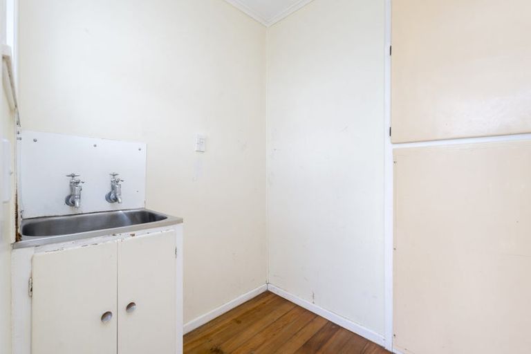 Photo of property in 41 St Leonards Road, Kelston, Auckland, 0602