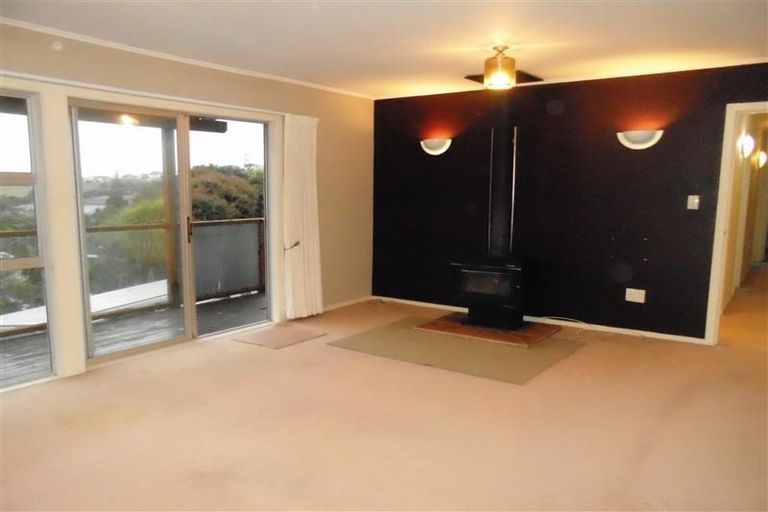 Photo of property in 9 Laurina Road, Sunnynook, Auckland, 0620