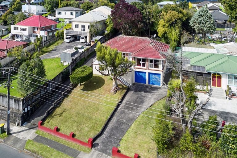 Photo of property in 18 Millbrook Road, Henderson, Auckland, 0612