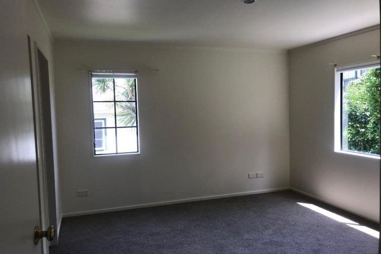 Photo of property in 1/66 Seaview Road, Glenfield, Auckland, 0629