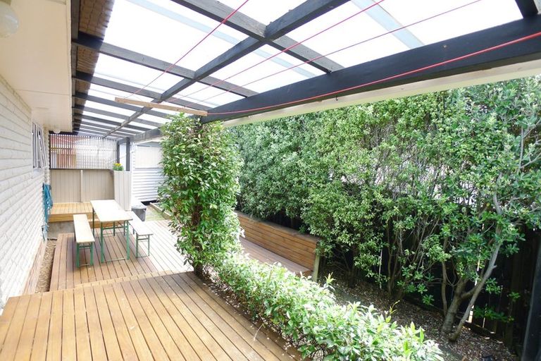 Photo of property in 42 Kervil Avenue, Te Atatu Peninsula, Auckland, 0610