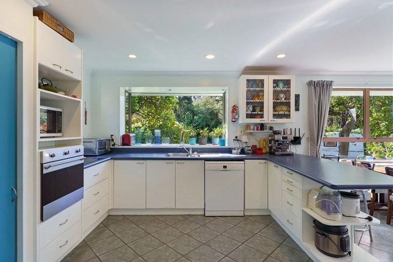 Photo of property in 15 Alexander Street, Waikanae, 5036